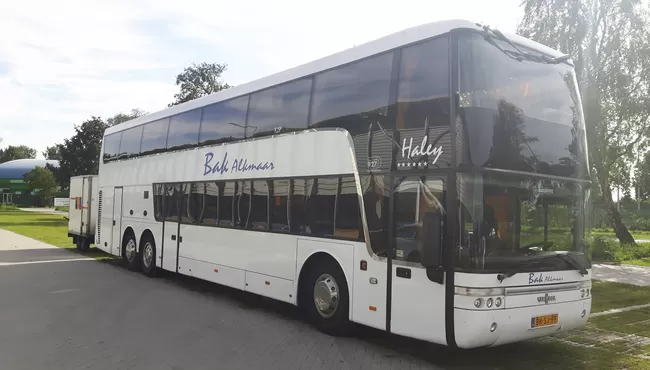 Op reis met veel bagage: Touringcar huren met bagage aanhanger