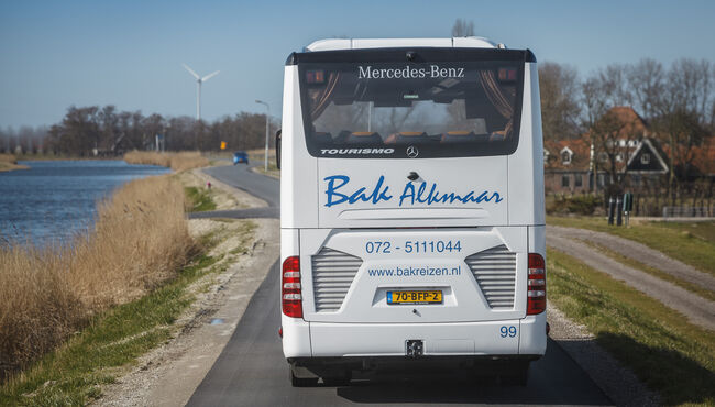 Bus huren voor 50 personen bij Bak Reizen met professionele chauffeur