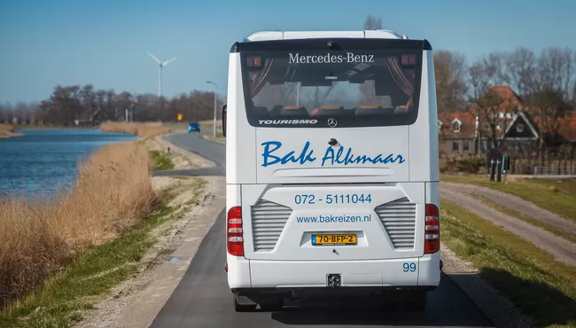 Bus huren voor 50 personen bij Bak Reizen met professionele chauffeur